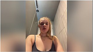 Crazy Squirting And Fucking In The Gym