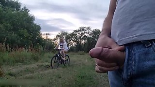 A man flashes a dick to an unfamiliar beautiful girl
