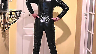 MILF Climaxing in Sexy Tight Latex Suit