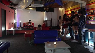 Amateur Asian girlfriend in threesome