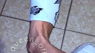Amateur Foot Fetish Girlfriend Sucks and gives a Footjob